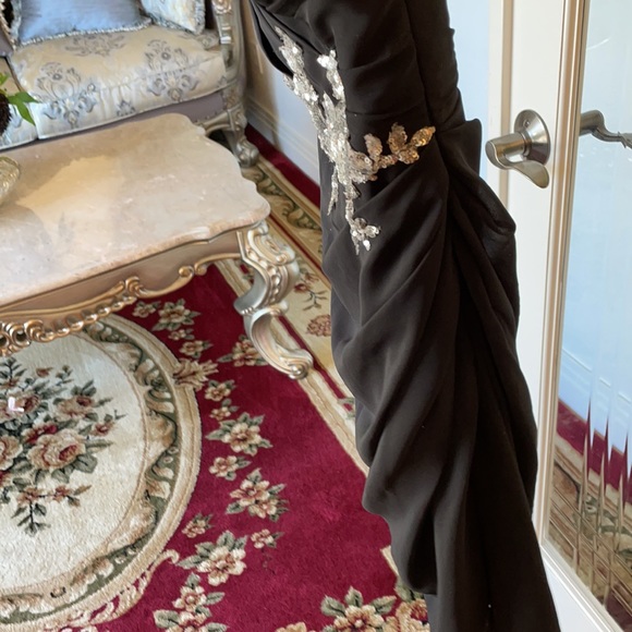 Dress - Picture 7 of 7